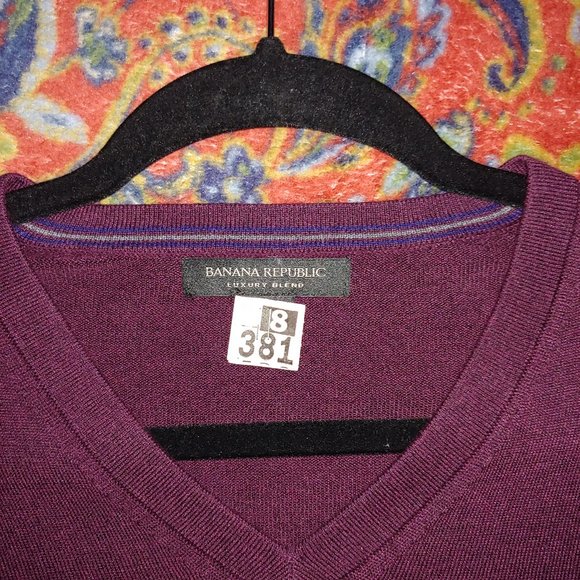 Banana Republic V-Neck design Maroon lightly worn Sweater Size Medium - Picture 7 of 7